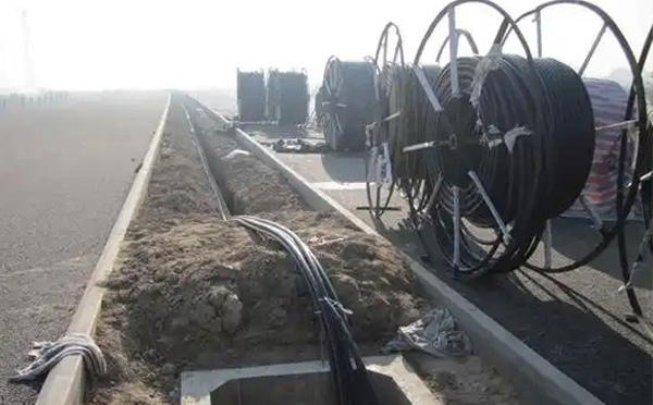 现代通信网络建设指南：山丹光缆施工全流程技术解析与质量控制